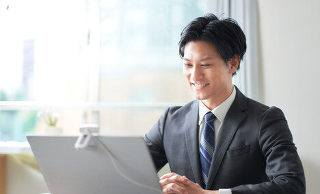 WEB面接の服装や身だしなみは?失敗しないWEB面接のポイント
