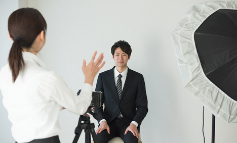 履歴書に貼る写真の撮り方とは？目的や注意点、OK・NG例を紹介